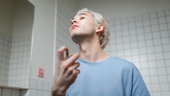 ¿Cómo aplicar perfume para hombre correctamente? Guía de uso y consejos