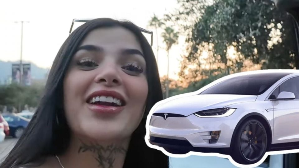 Karely Ruiz presumió su nueva camioneta en su más reciente proyecto de YouTube.