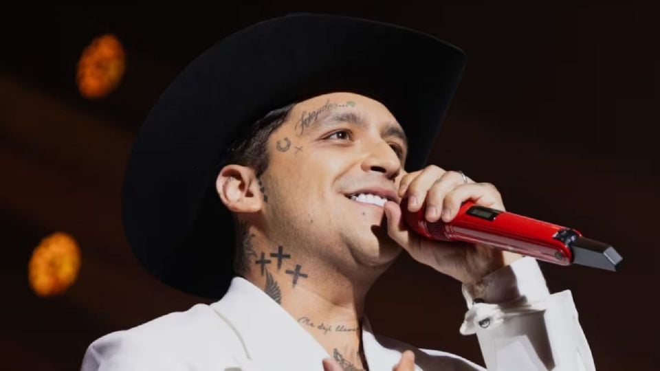 Aseguran que Christian Nodal le habría sido infiel a Ángela Aguilar.