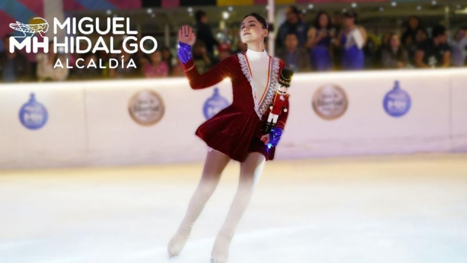 La pista de hielo es uno de los mayores atractivos en la época navideña