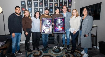 Oscar Ortiz recibe Doble Disco Platino en USA y Disco de Oro por su tema “First Love”