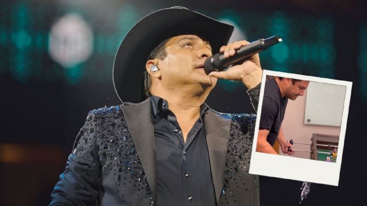 Julión Álvarez goza de estas amenidades en su propia oficina: ¡tiene un futbolito!