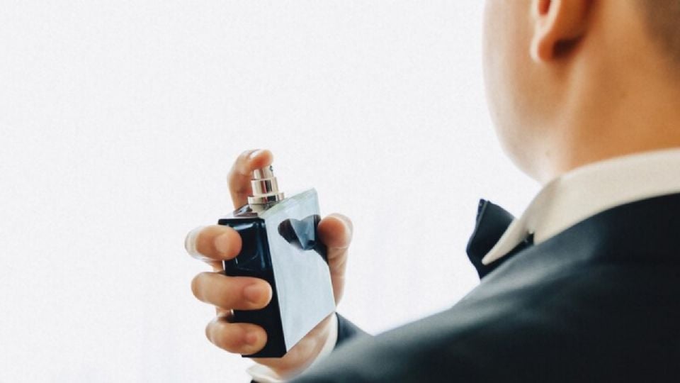 Los 5 mejores perfumes para hombres elegantes.