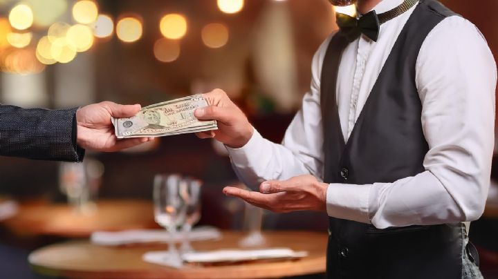 ¿Por qué la propina no es obligatoria en México, según la Profeco?