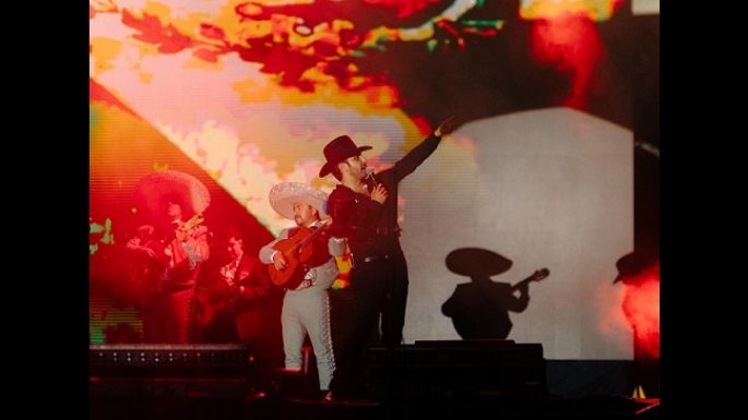 “Joss Favela y sus compas” brillaron en las Fiestas de Octubre 2025