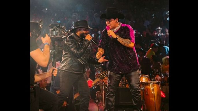 Arcángel y Grupo Firme hacen temblar a Colima