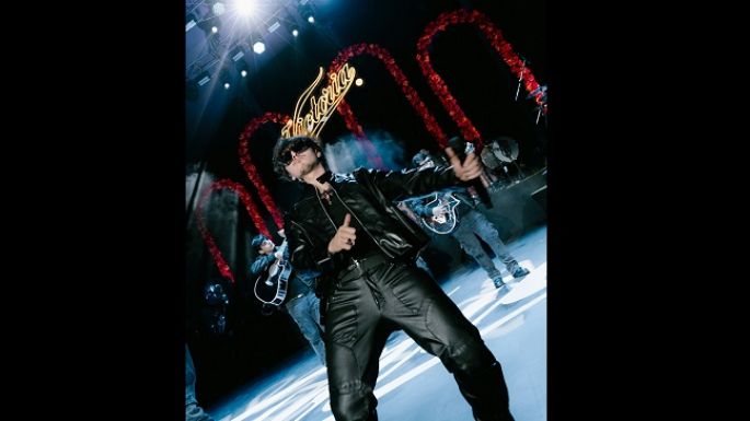 Gabito Ballesteros rinde emotiva ofrenda en Oaxaca