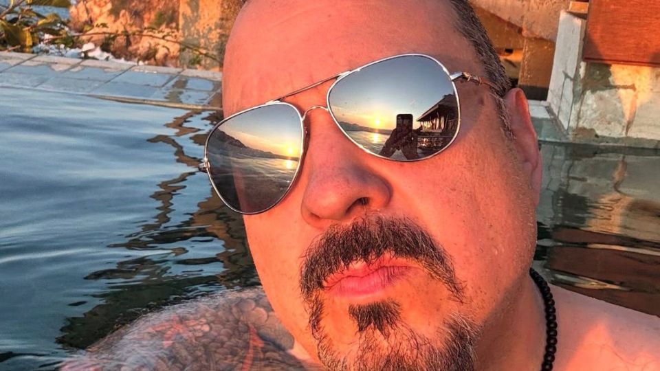 Pepe Aguilar reveló su interés por crear versiones digitales de seres queridos fallecidos.