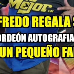 Alfredo Olivas regala su acordeón autografiado a un pequeño fan y conmueve a todos