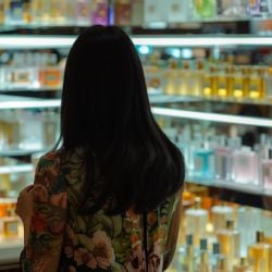 ¿Cómo elegir un perfume para cada ocasión? Desde para todo el día, oficina o una cita romántica