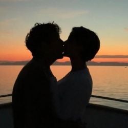 Así se ve la lujosa casa de Ángela Aguilar y Christian Nodal en Texas esta Navidad (VIDEO)