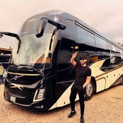 Saúl “El Jaguar” estrena nuevo autobús