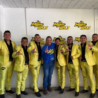 ¡Aquí nomás! La Mejor 105.3 FM y La Mera Ley