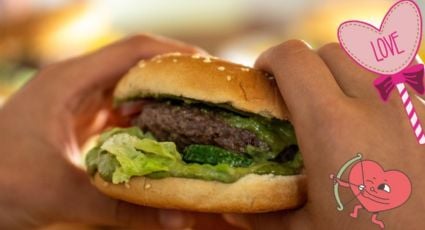 San Valentín: El secreto en CDMX para conseguir una hamburguesa GRATIS por un beso