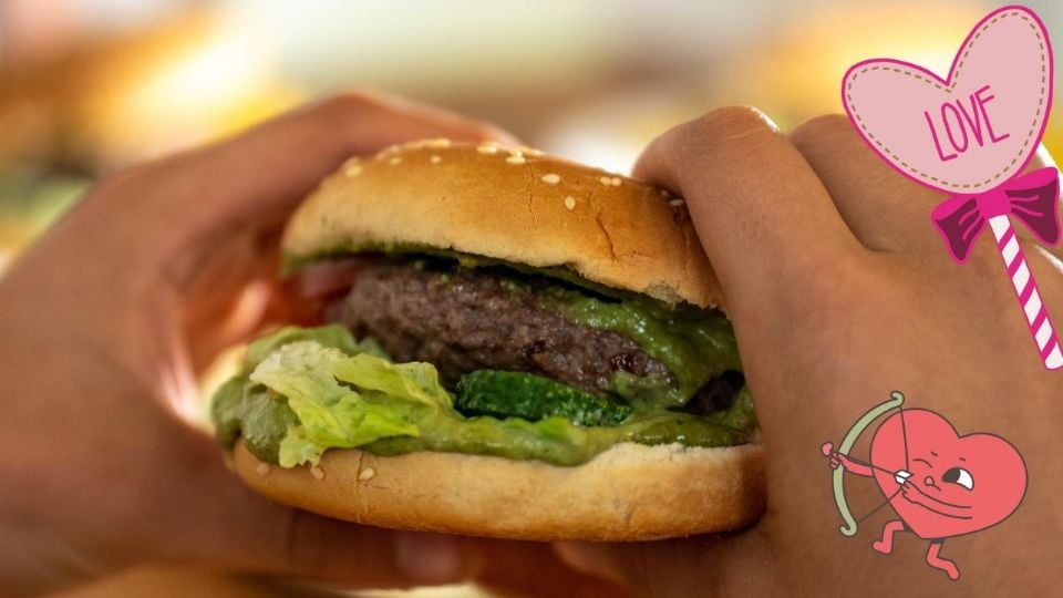 Aprovecha la ocasión para disfrutar de una hamburguesa gratis este Día de San Valentín.