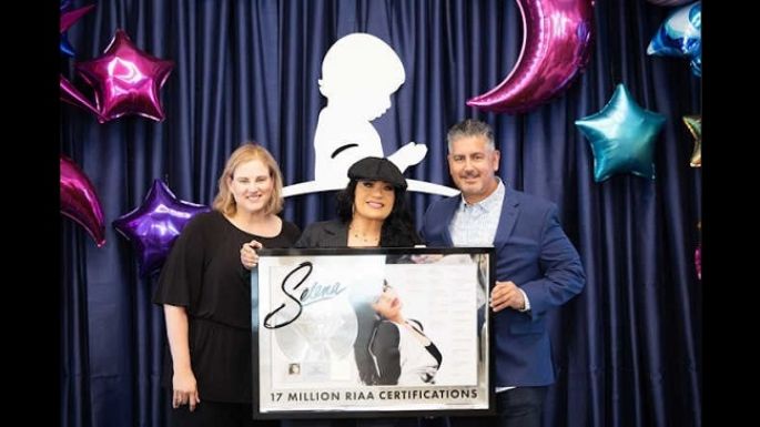 Selena recibe reconocimiento de la RIAA, Recording Industry Association of America
