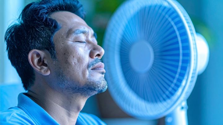 ¿Cómo hacer que tu ventilador aviente aire frío?