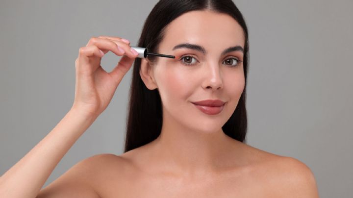 Los mejores sueros para tener unas pestañas largas y fuertes, según expertos