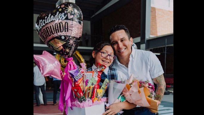 Edwin Luna asiste a graduación de su hija Dasha