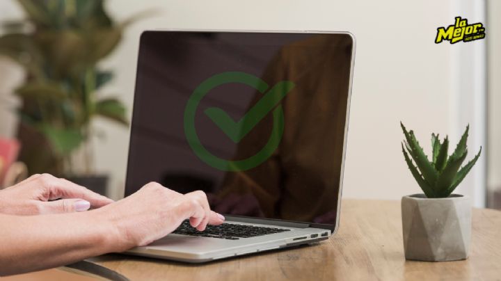 Esta laptop de Lenovo es de gama básica, pero funciona para trabajar y tiene un precio especial