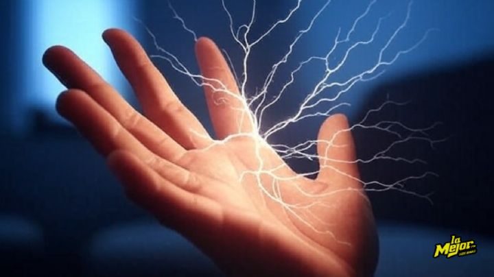 La razón por la que tus manos dan toques a los demás