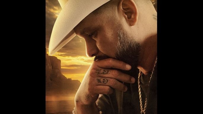 Jorge Morales “El Jilguero” representa orgullosamente la bandera mexicana