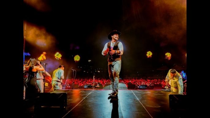 Christian Nodal reúne a más de 75 mil personas en sus shows