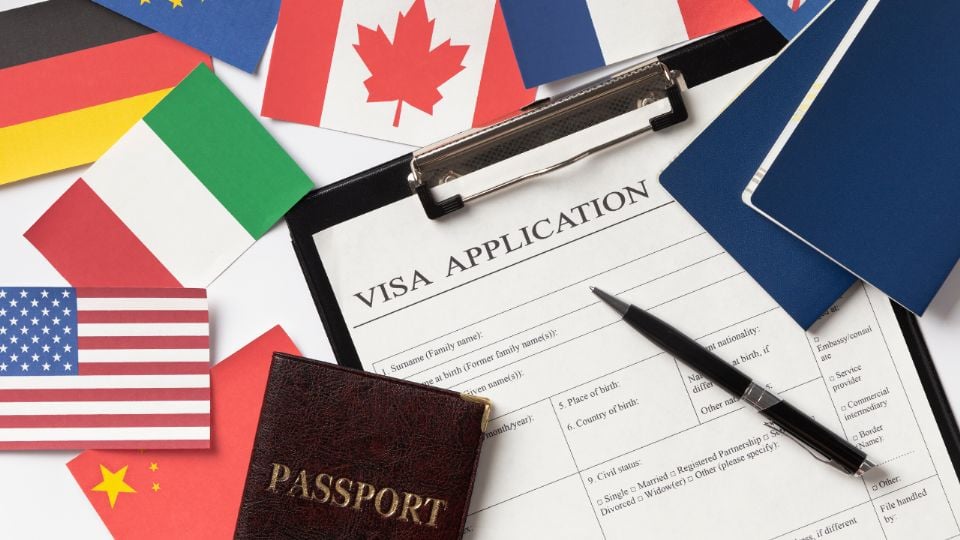 Varios artistas mexicanos han visto canceladas sus visas, generando incertidumbre sobre sus presentaciones y proyectos en el extranjero.