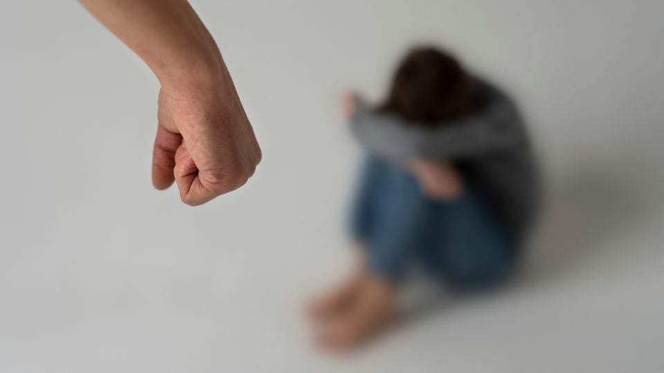 Un cantante de cumbia volvió a ser noticia tras agredir brutalmente a su pareja.