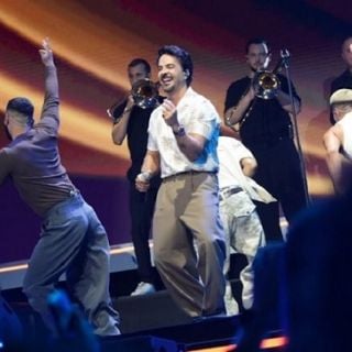 Luis Fonsi hace vibrar el escenario de los Premios Dial 2026