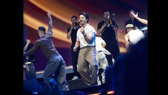 Luis Fonsi hace vibrar el escenario de los Premios Dial 2026